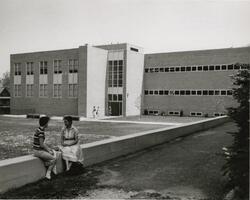 Two students in Front of Park Science buildings