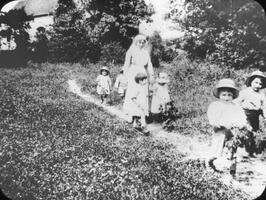 Nurse with Children Bettancourt