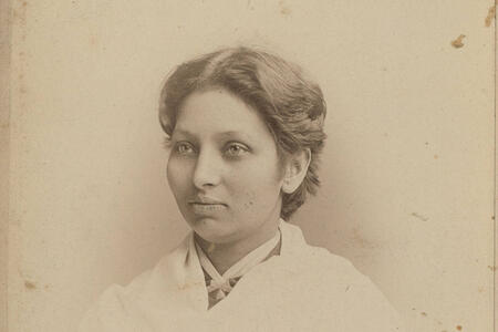 Photograph of Pandita Ramabai Sarasvati's head and shoulders