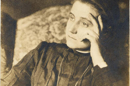 Jane Addams sitting with her hand on the side of her head